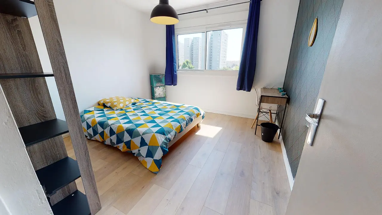 Colocation meublée de 89.8m2 - 450€ - Vénissieux