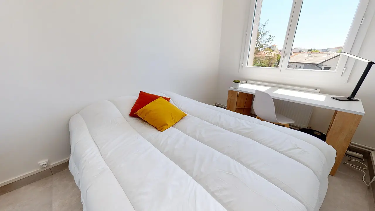 Colocation meublée de 75.0m2 - 485€ - Bron