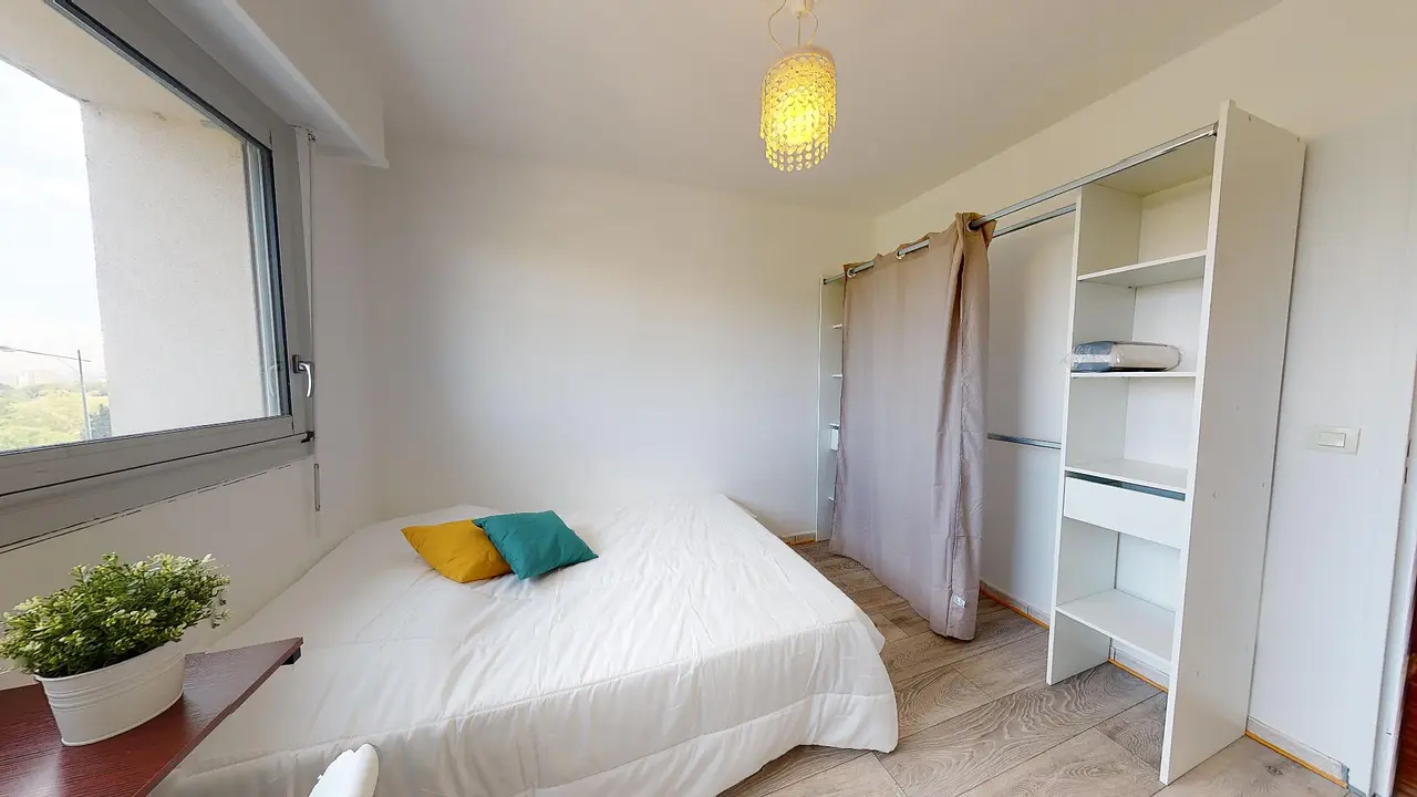 Colocation meublée de 95.0m2 - 486€ - Vénissieux
