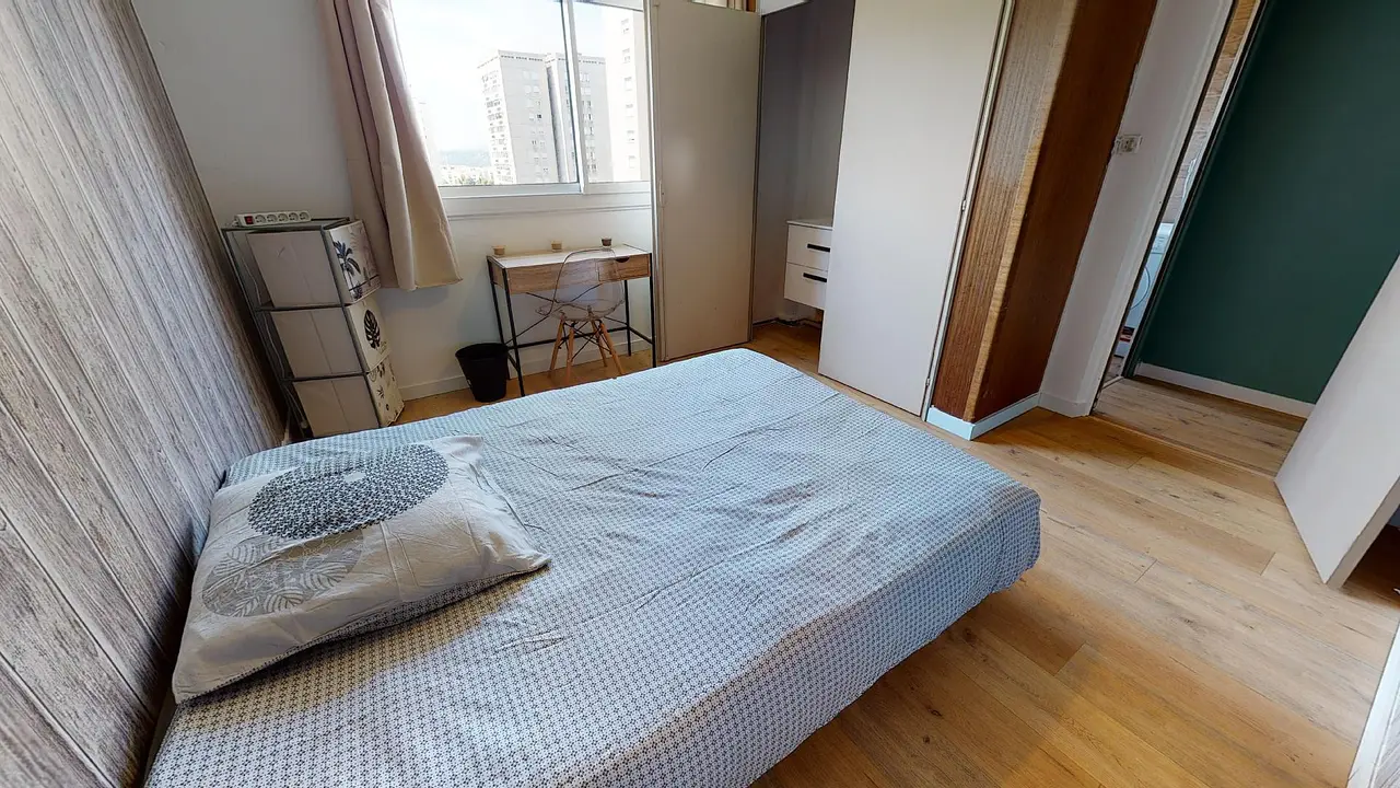 Colocation meublée de 89.8m2 - 460€ - Vénissieux