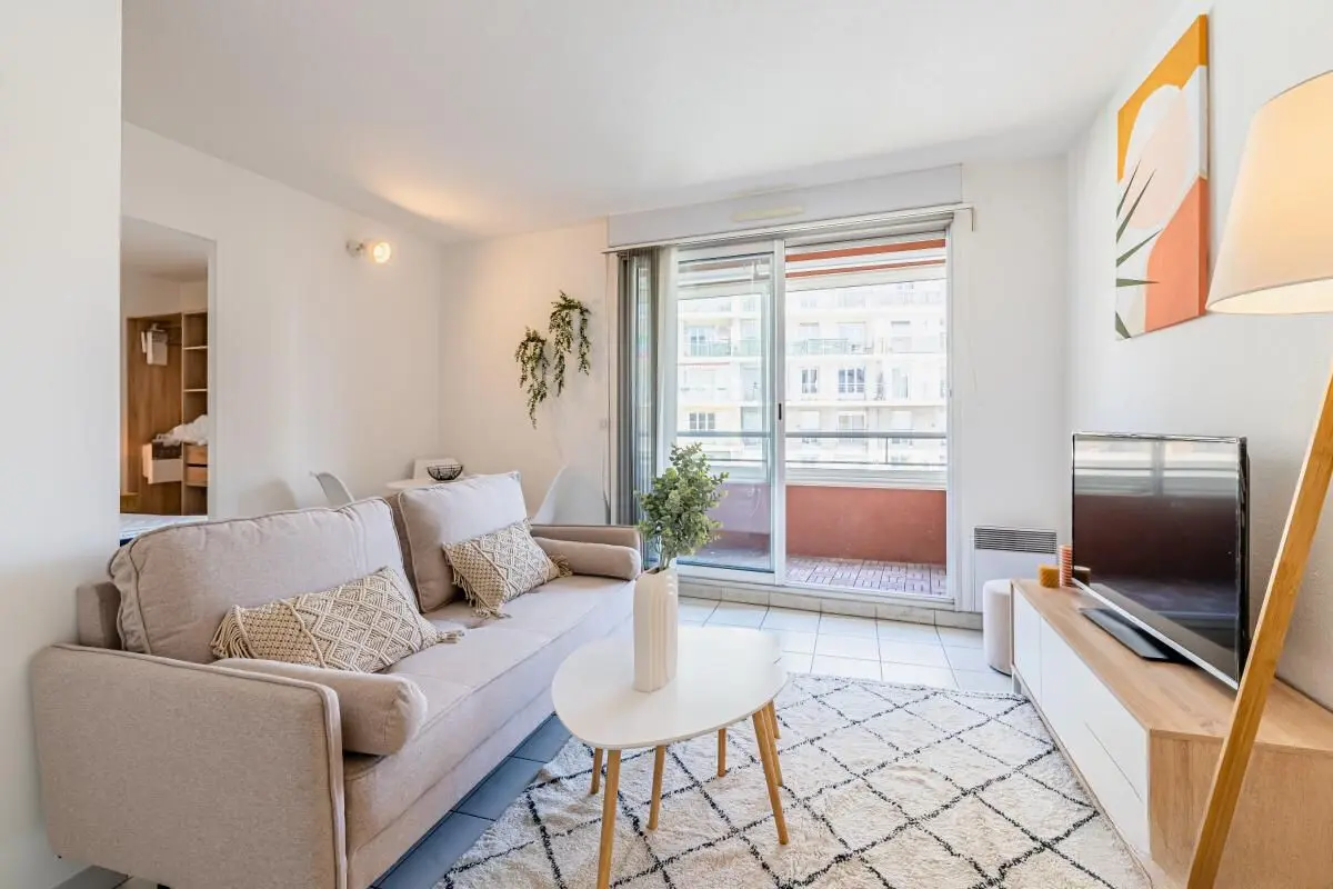 Appartement meublé de 38.0m2 - 827€ - Marseille