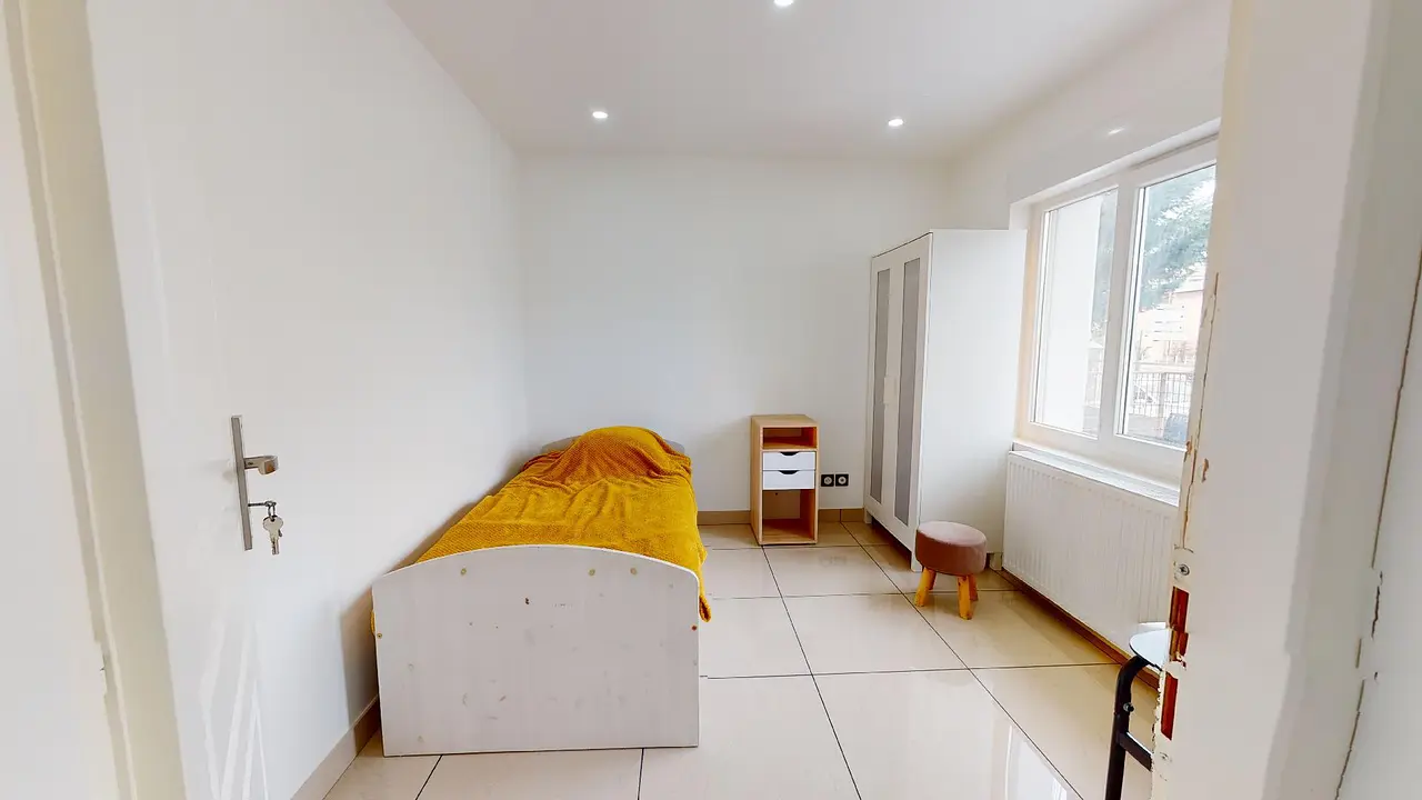 Colocation meublée de 102.0m2 - 520€ - Vénissieux