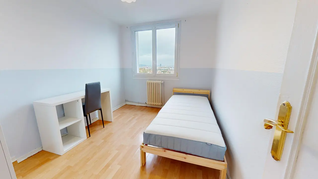 Colocation meublée de 77.0m2 - 360€ - Saint-Fons