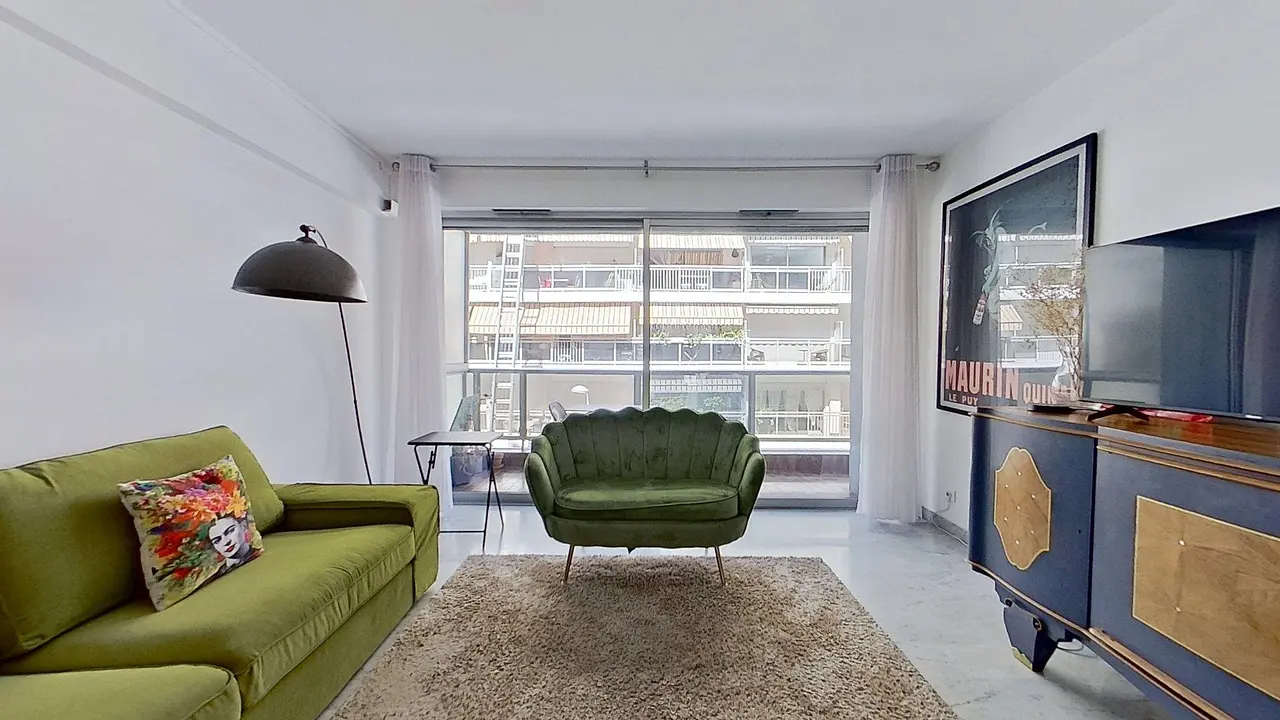 Appartement meublé de 70.39m2 - 1375€ - Nice