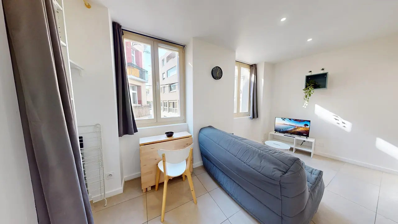Appartement meublé de 15.93m2 - 370€ - Saint-Étienne