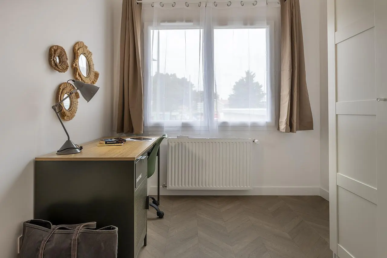 Colocation meublée de 356.84m2 - 651€ - Bron