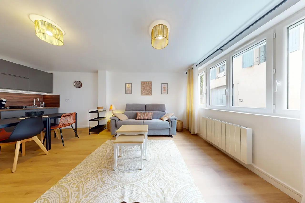 Appartement meublé de 32.0m2 - 850€ - Saint-Genis-Laval