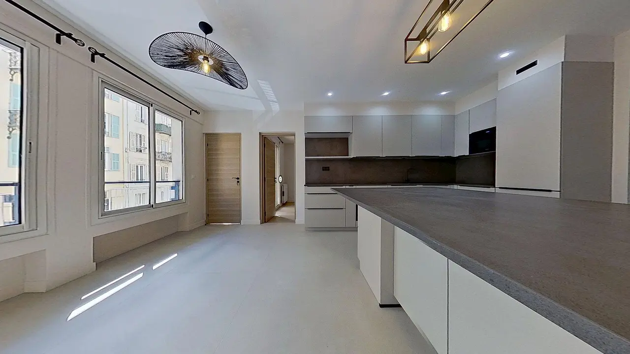Appartement non meublé de 92.28m2 - 2500€ - Nice