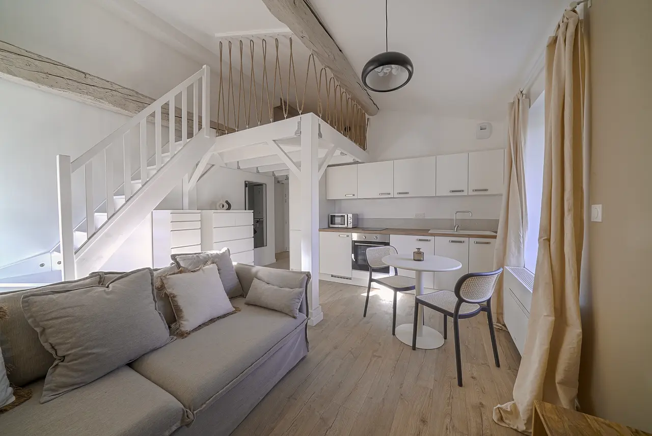 Maison meublée de 25.0m2 - 750€ - Collonges-au-Mont-d'Or
