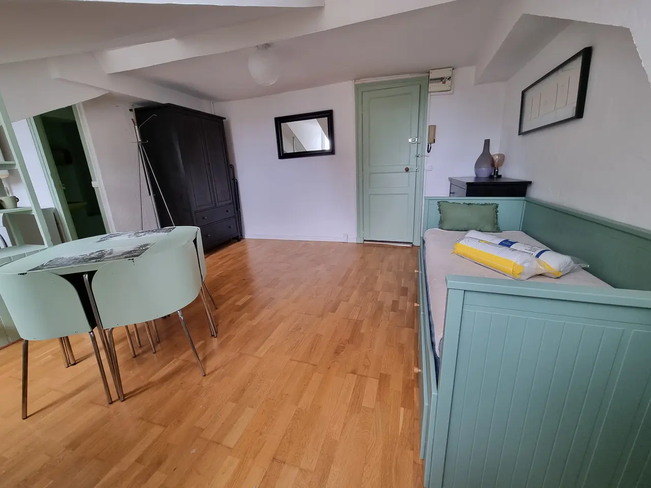 Appartement meublé de 23.0m2 - 490€ - Pau