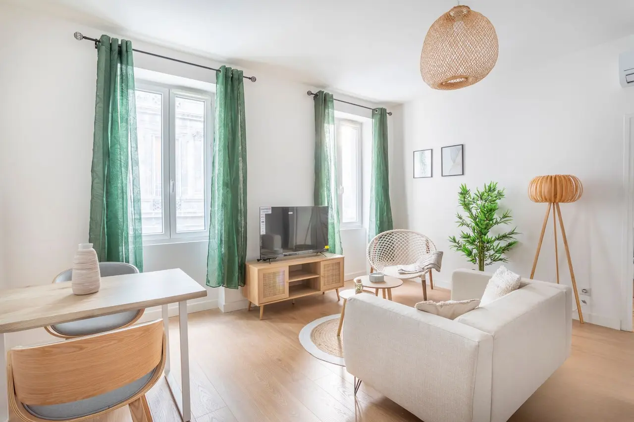 Appartement meublé de 37.0m2 - 840€ - Marseille