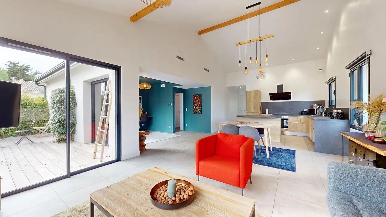 Maison meublée de 100.0m2 - 1537€ - Fargues-Saint-Hilaire