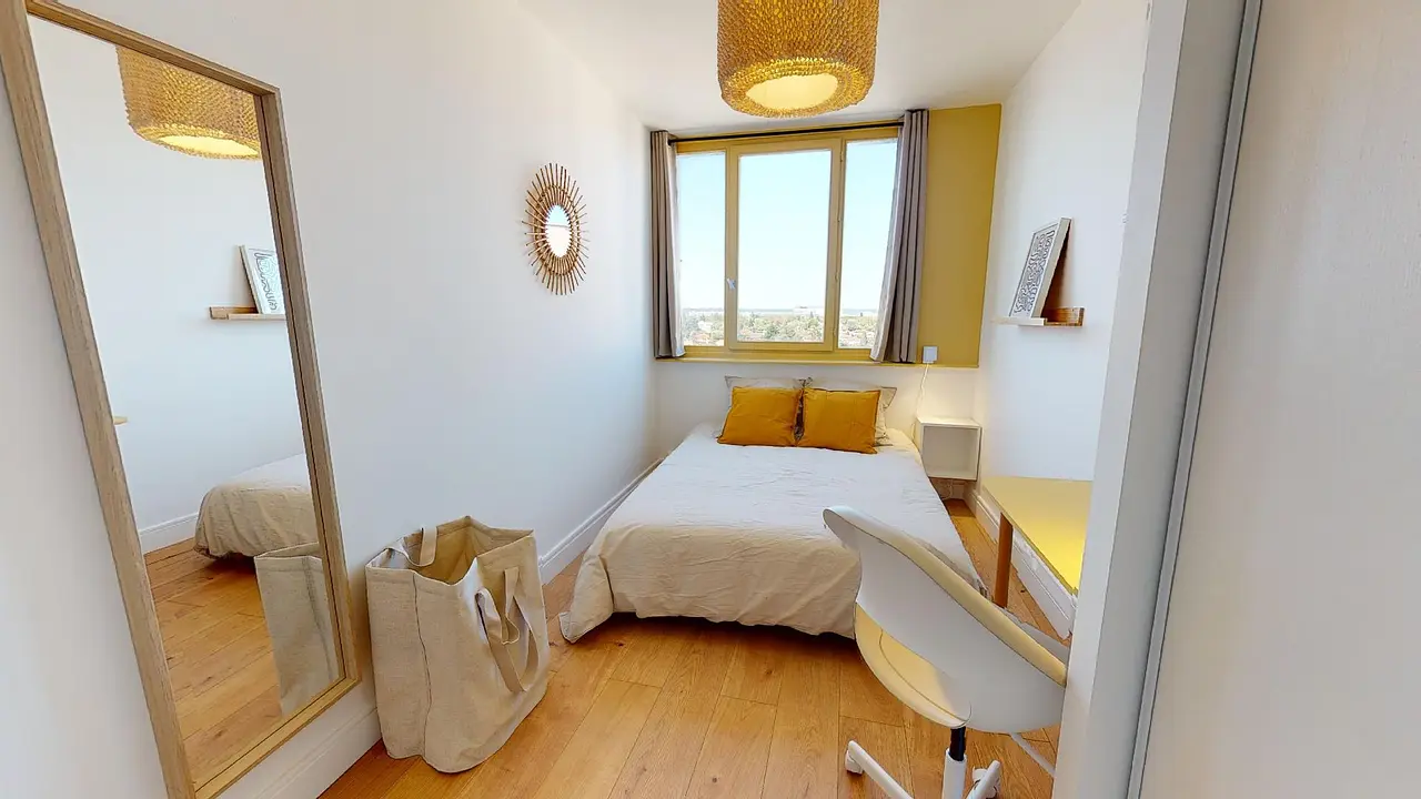 Colocation meublée de 85.0m2 - 480€ - Bron