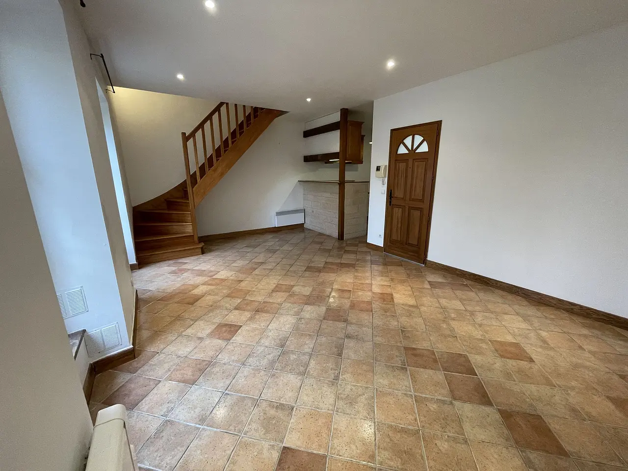 Versailles st louis chateau 3 pieces rdc 600 m RER C 60 m² + 10m2 surface utile 