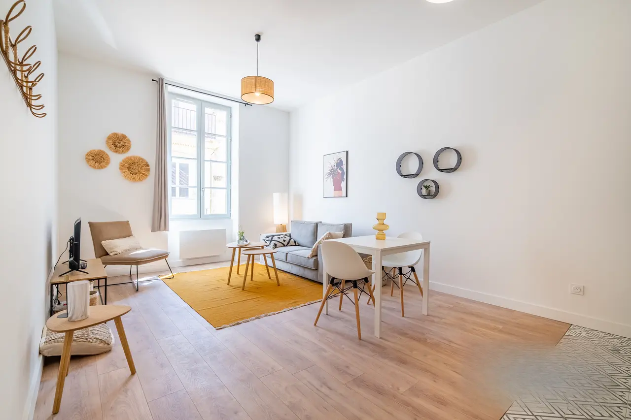 Appartement meublé de 40.4m2 - 913€ - Marseille