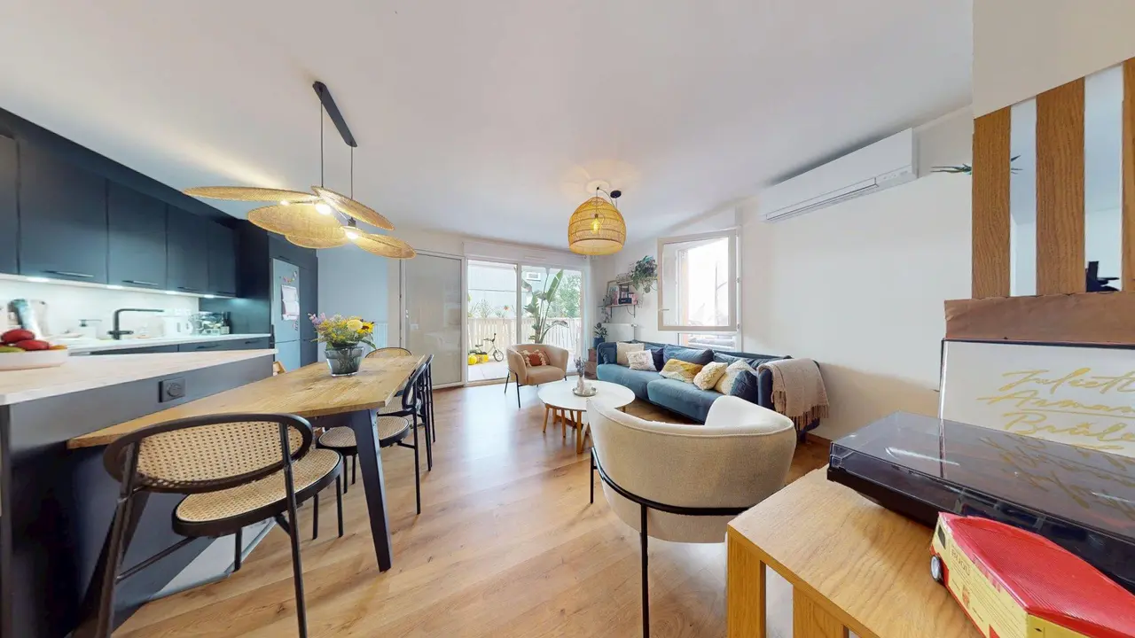 Appartement meublé de 75.12m2 - 1590€ - Villeurbanne
