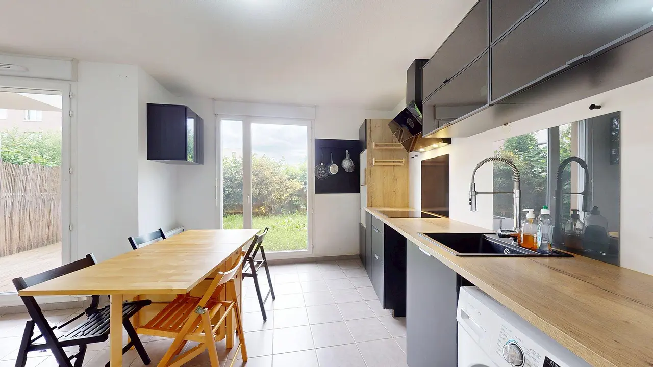 Appartement meublé de 65.2m2 - 980€ - Écully