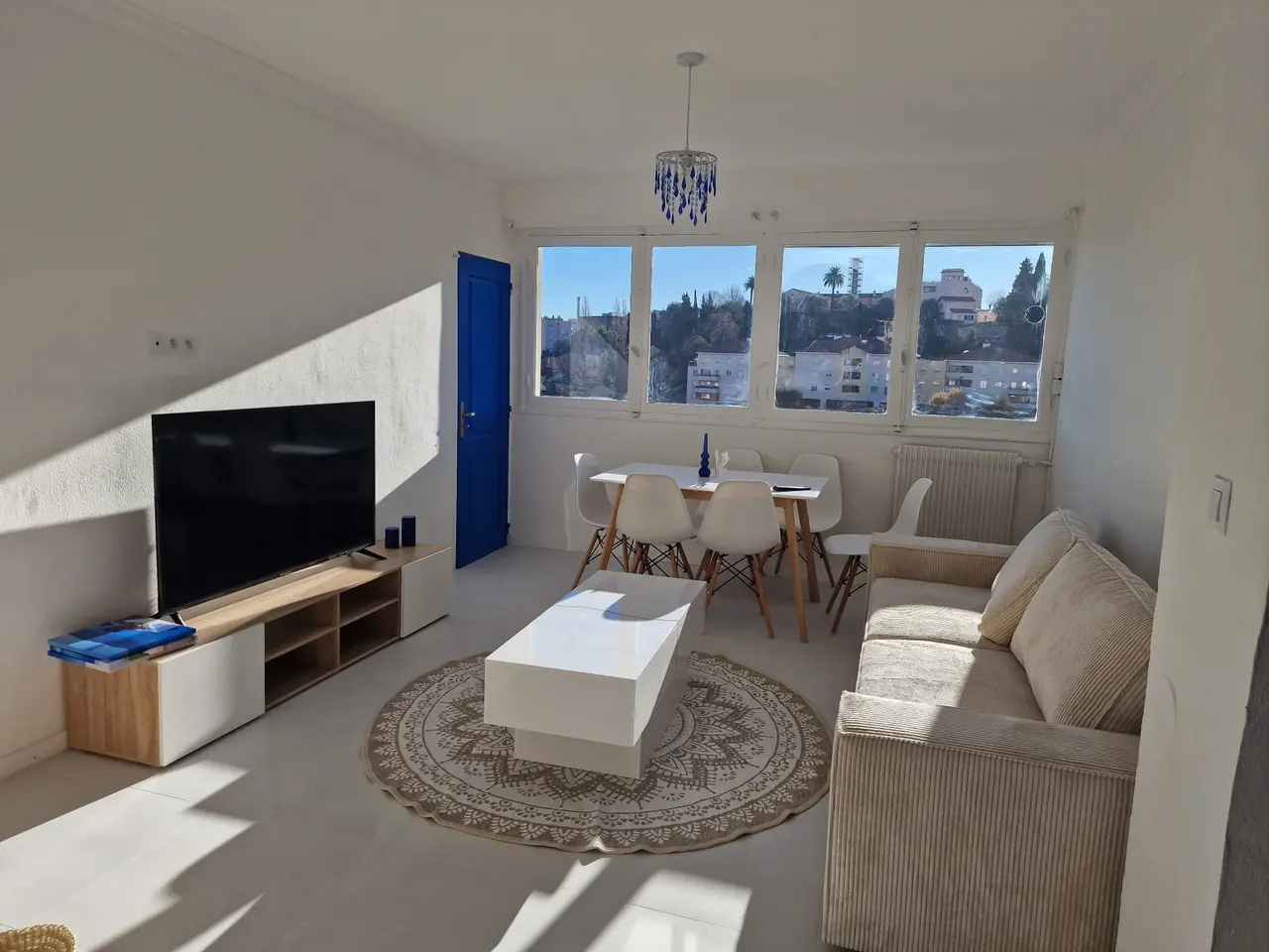 Appartement meublé de 56.0m2 - 950€ - Grasse