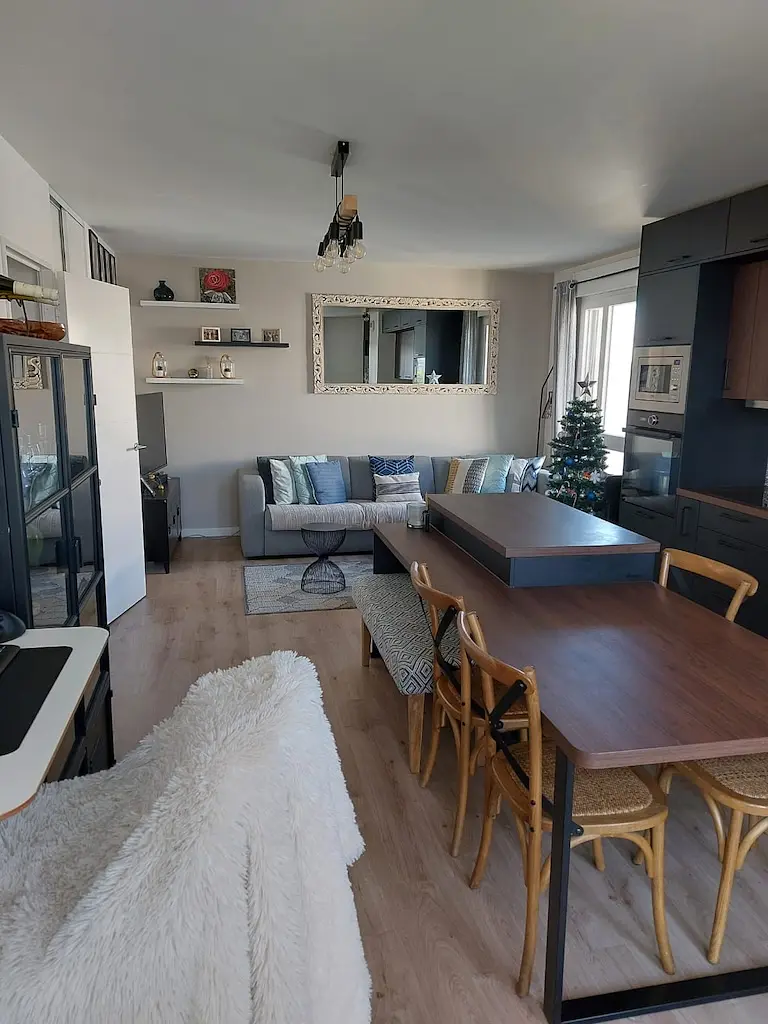 Appartement non meublé de 77.0m2 - 1700€ - Saint-Cyr-l'École