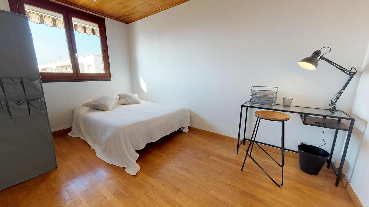 Colocation meublée de 64.0m2 - 500€ - Vénissieux