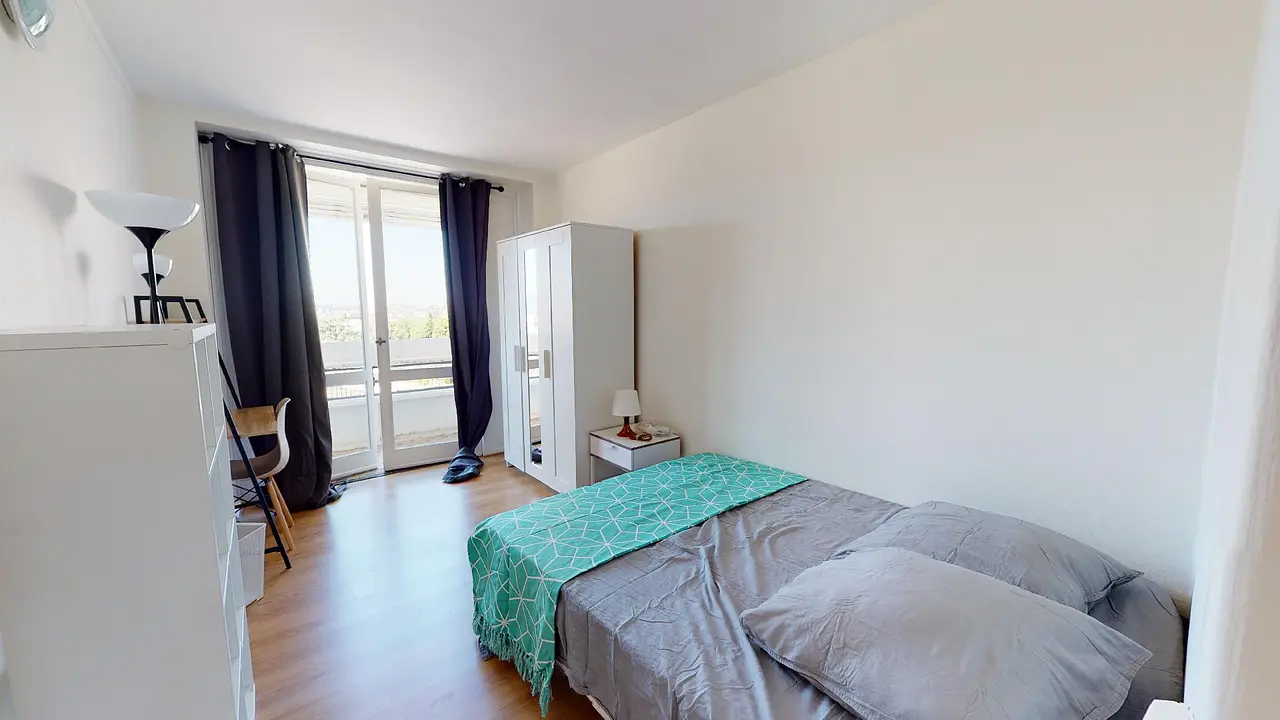 Colocation meublée de 67.0m2 - 529€ - Bron