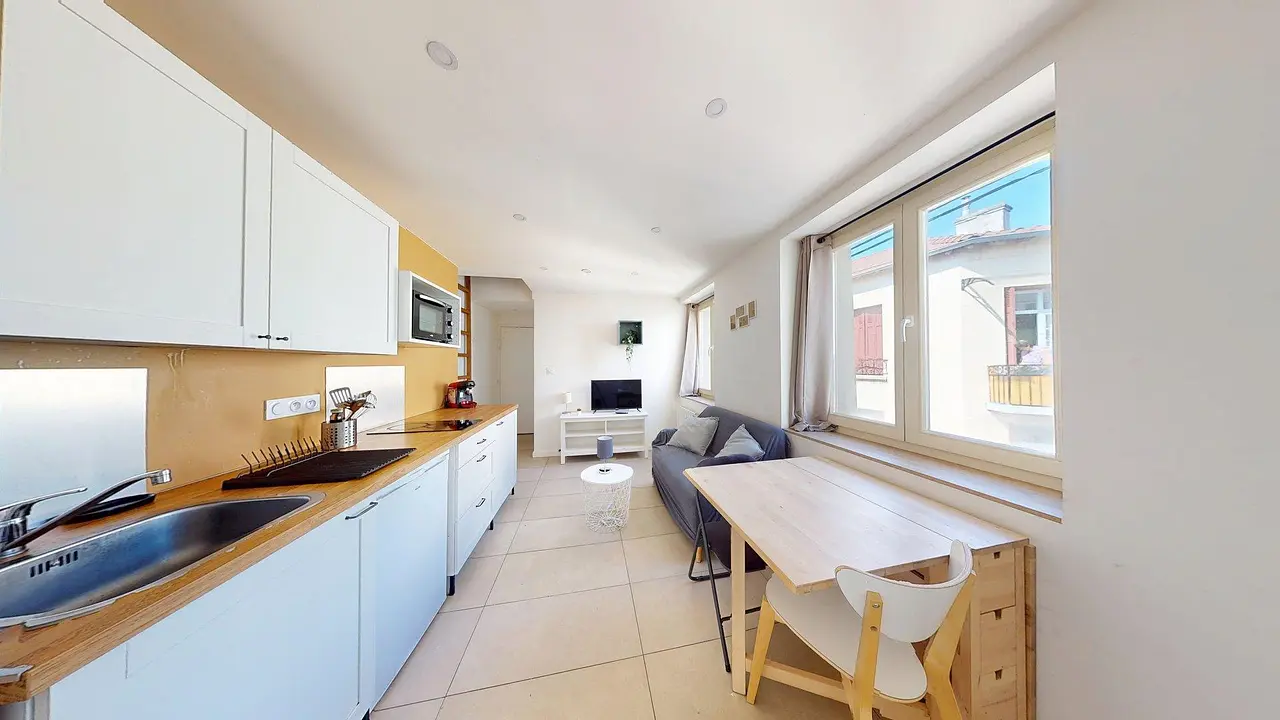 Appartement meublé de 17.81m2 - 380€ - Saint-Étienne