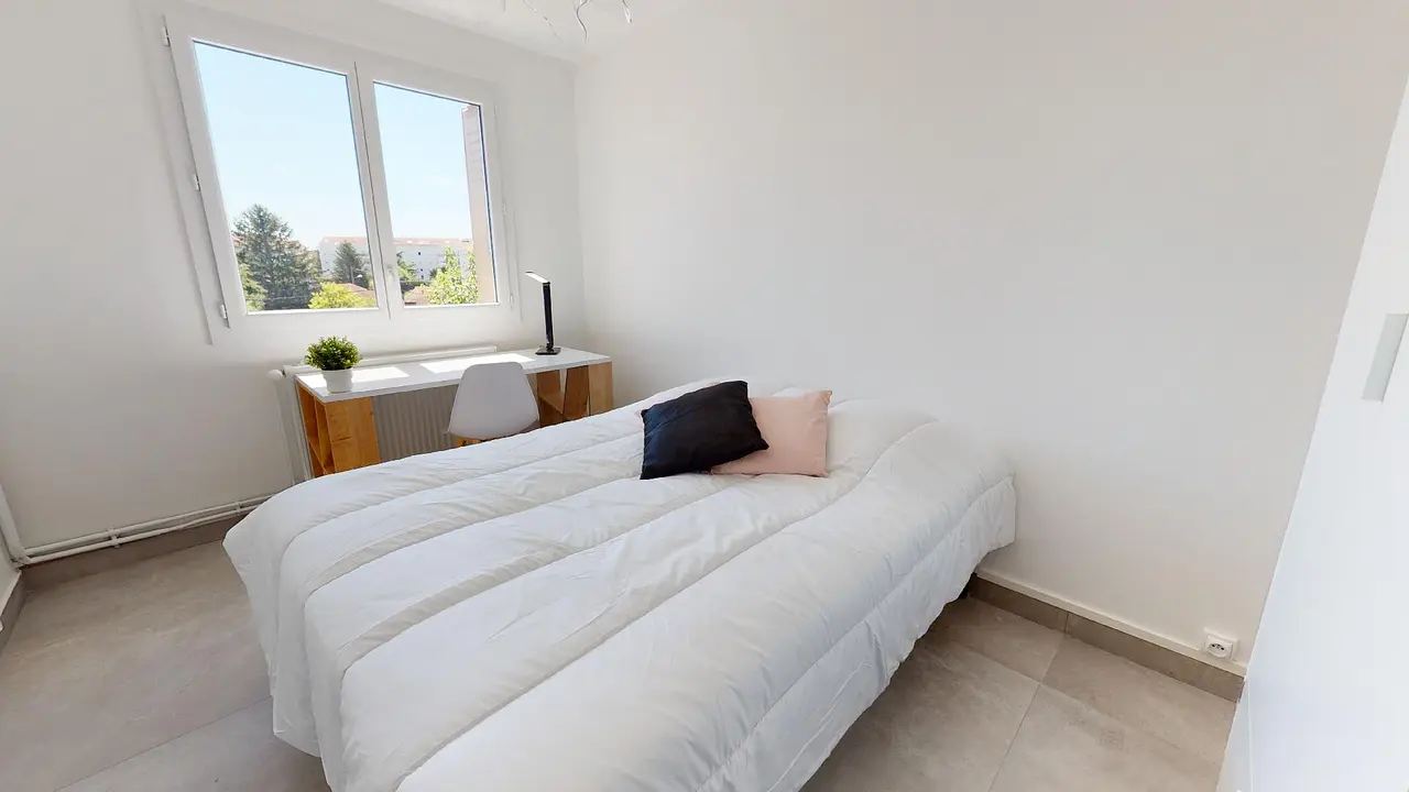 Colocation meublée de 75.0m2 - 492€ - Bron