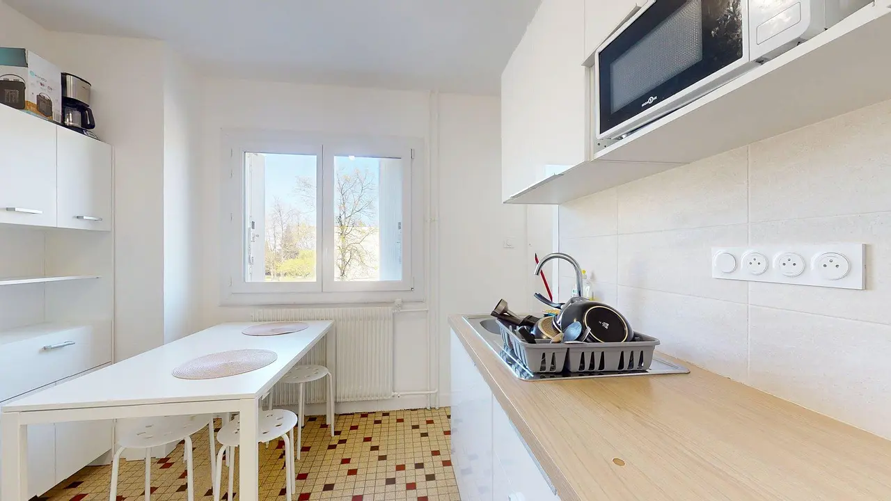 Colocation meublée de 85.0m2 - 484€ - Vénissieux