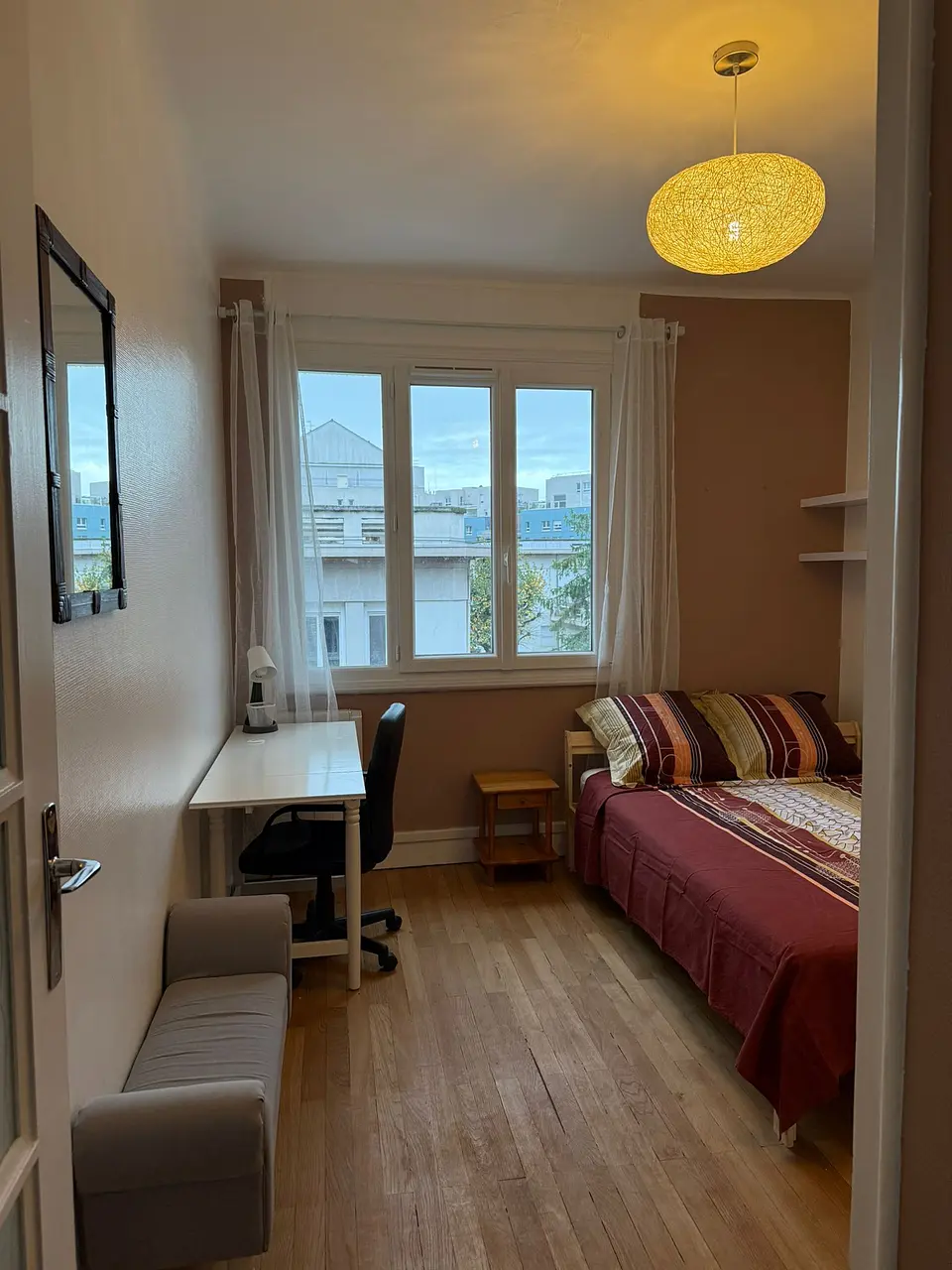 Chambre meublé dans bel appartement 