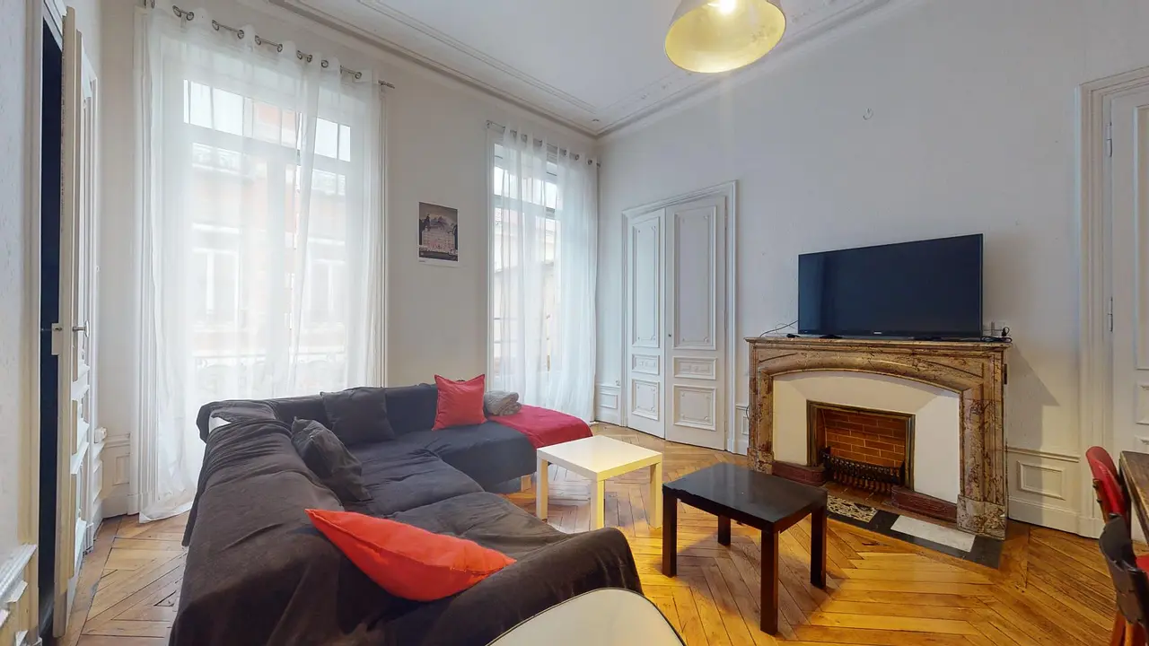 Appartement meublé de 120.0m2 - 900€ - Saint-Étienne