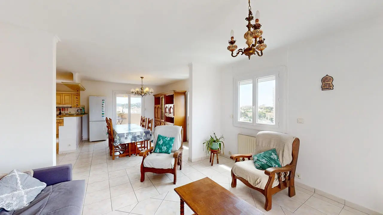 Appartement meublé de 103.4m2 - 989€ - Toulon