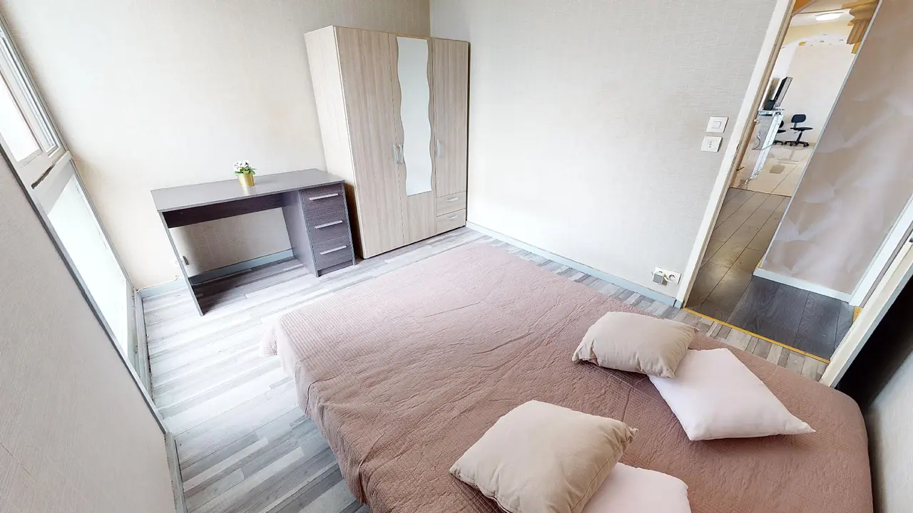 Colocation meublée de 93.0m2 - 480€ - Bron