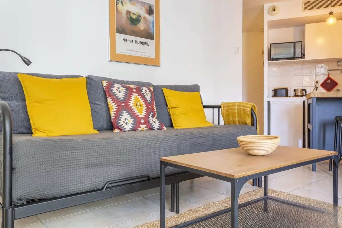 Appartement meublé de 29.0m2 - 864€ - Marseille