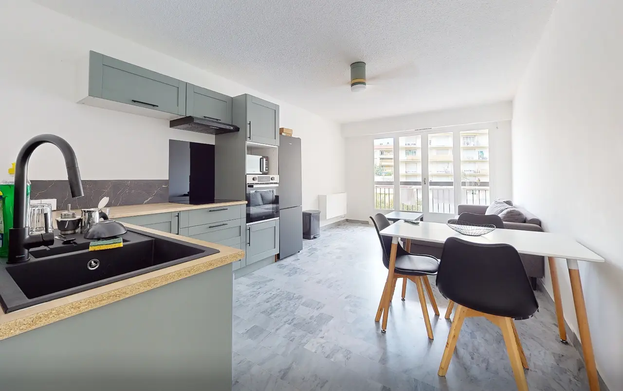 Colocation meublée de 70m2 - 670€ - Nice