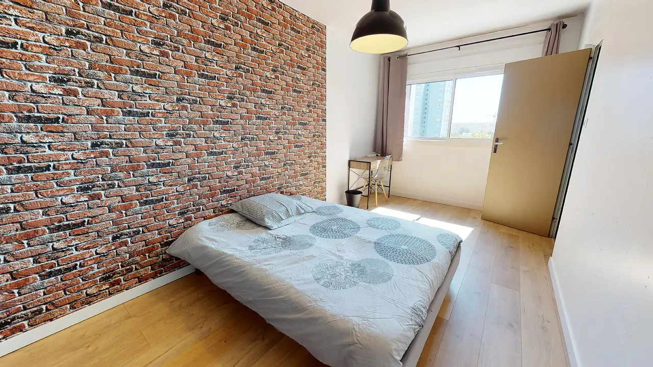 Colocation meublée de 89.8m2 - 450€ - Vénissieux