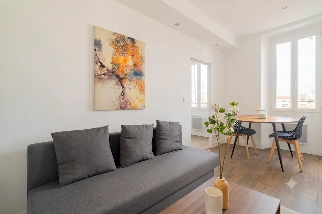 Appartement meublé de 26.0m2 - 690€ - Marseille
