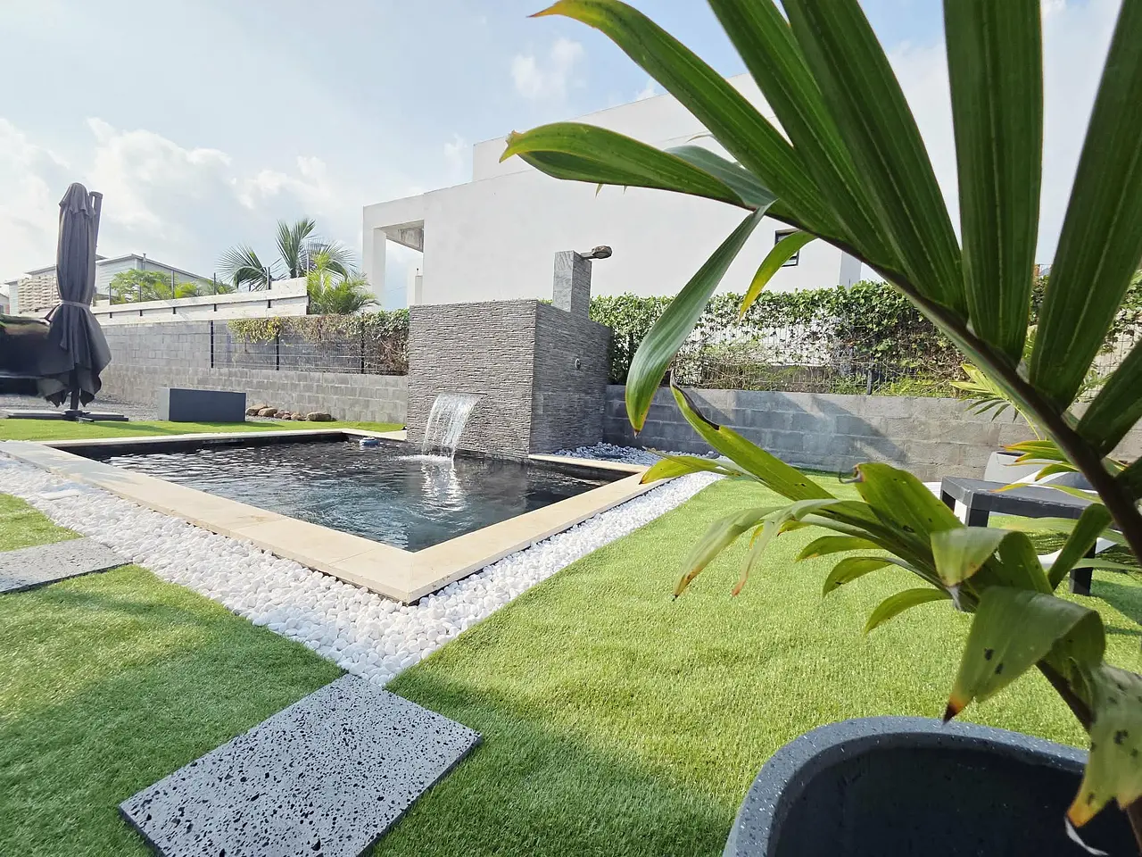 Colocation - villa récente entièrement équipée + piscine 
