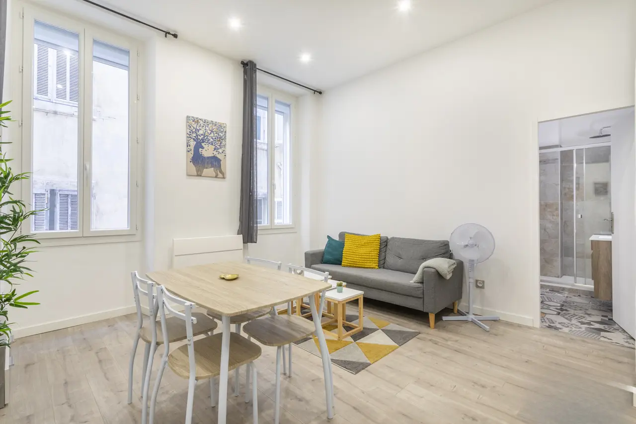 Appartement meublé de 31.05m2 - 771€ - Marseille