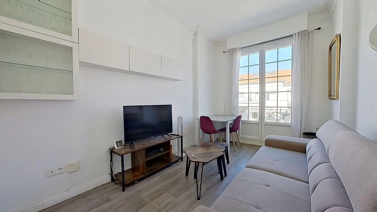 Appartement meublé de 31.0m2 - 715€ - Nice