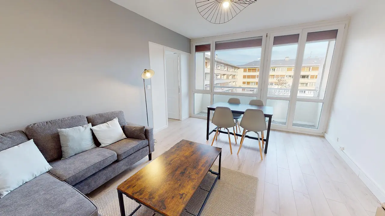 Appartement meublé de 77.4m2 - 1331€ - Reims