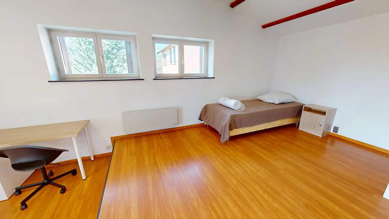 Colocation meublée de 202.02m2 - 614€ - Saint-Genis-les-Ollières