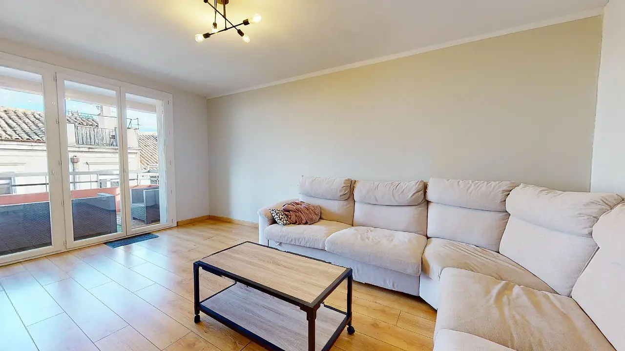 Appartement meublé de 101.0m2 - 1008€ - Nîmes