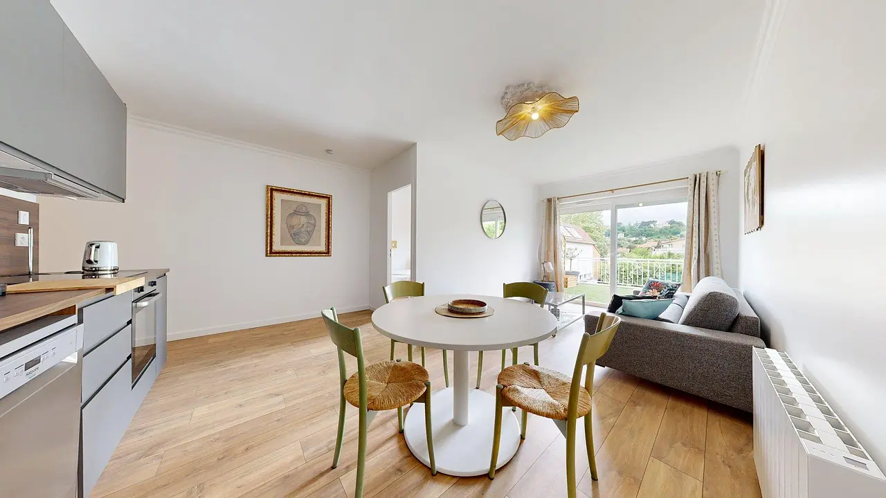 Colocation meublée de 90.57m2 - 695€ - Saint-Genis-Laval