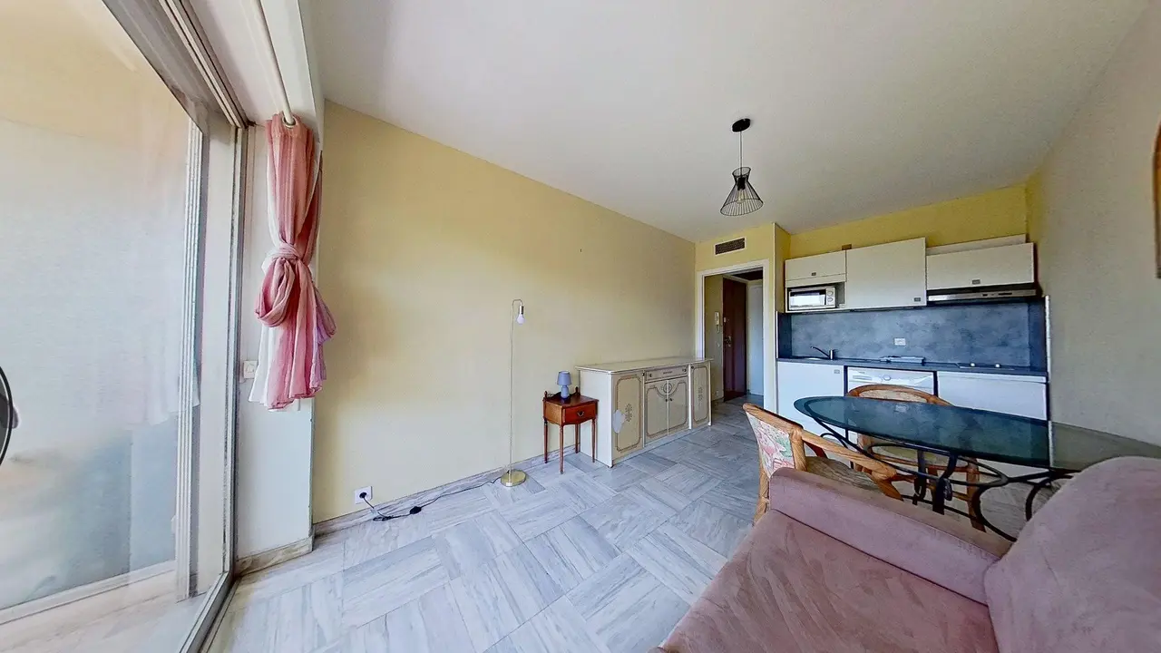 Appartement meublé de 20.28m2 - 722€ - Cannes