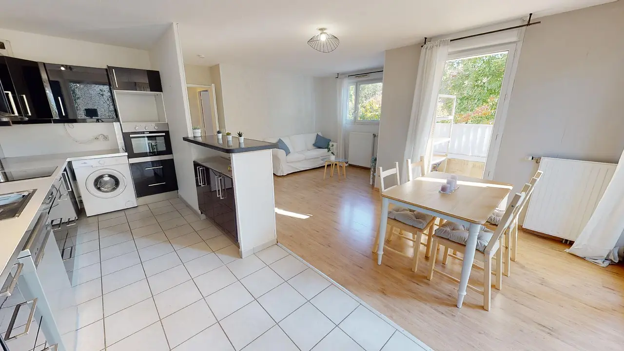 Appartement meublé de 66.85m2 - 942€ - Grenoble