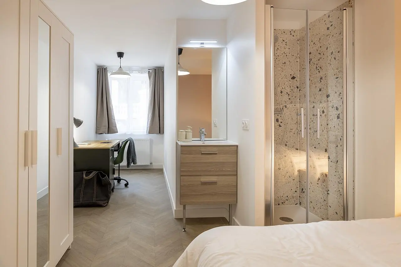 Colocation meublée de 356.84m2 - 575€ - Bron