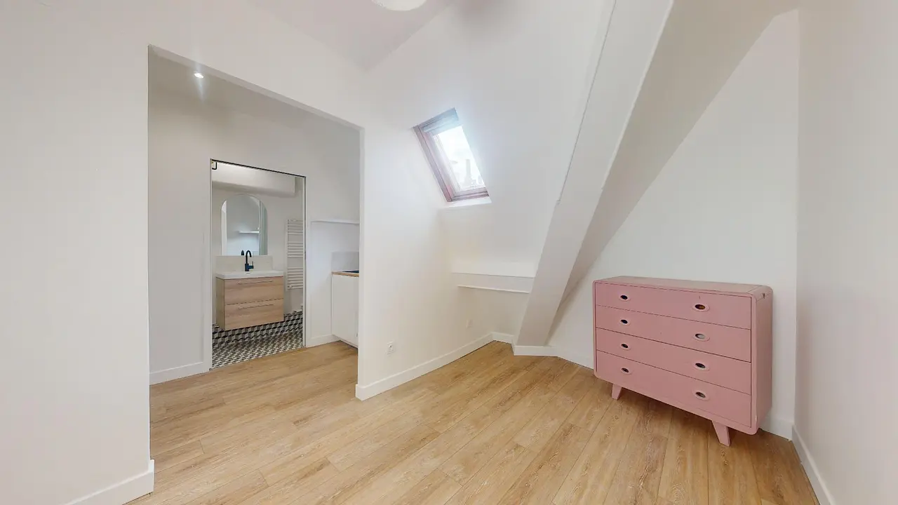 Appartement meublé de 12.0m2 - 757€ - Paris