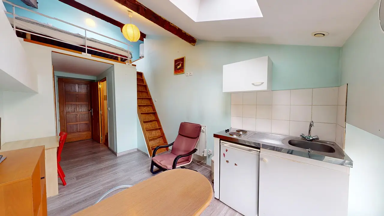 Appartement non meublé de 17.0m2 - 306€ - Saint-Étienne