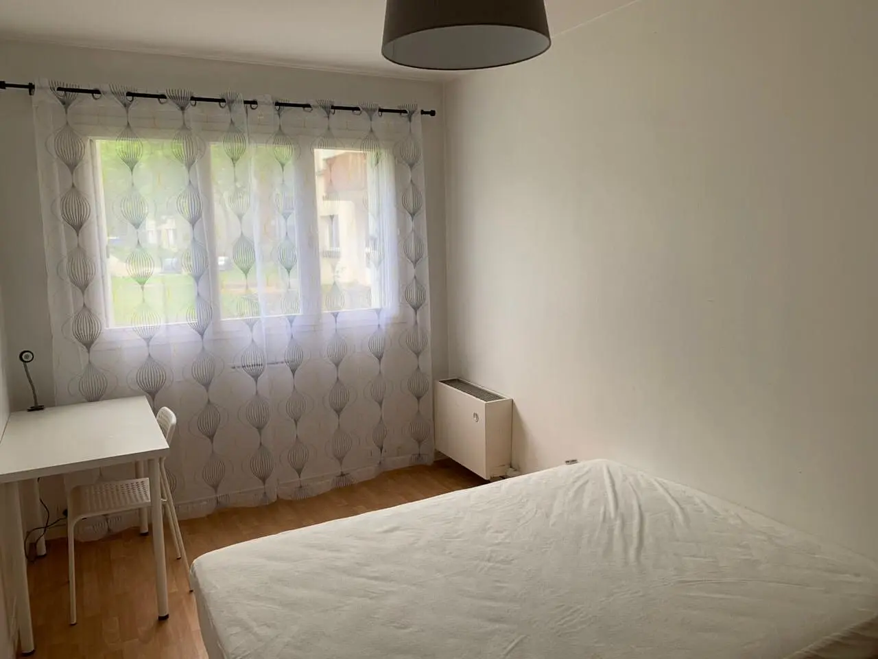 Chambre meublée disponible en colocation