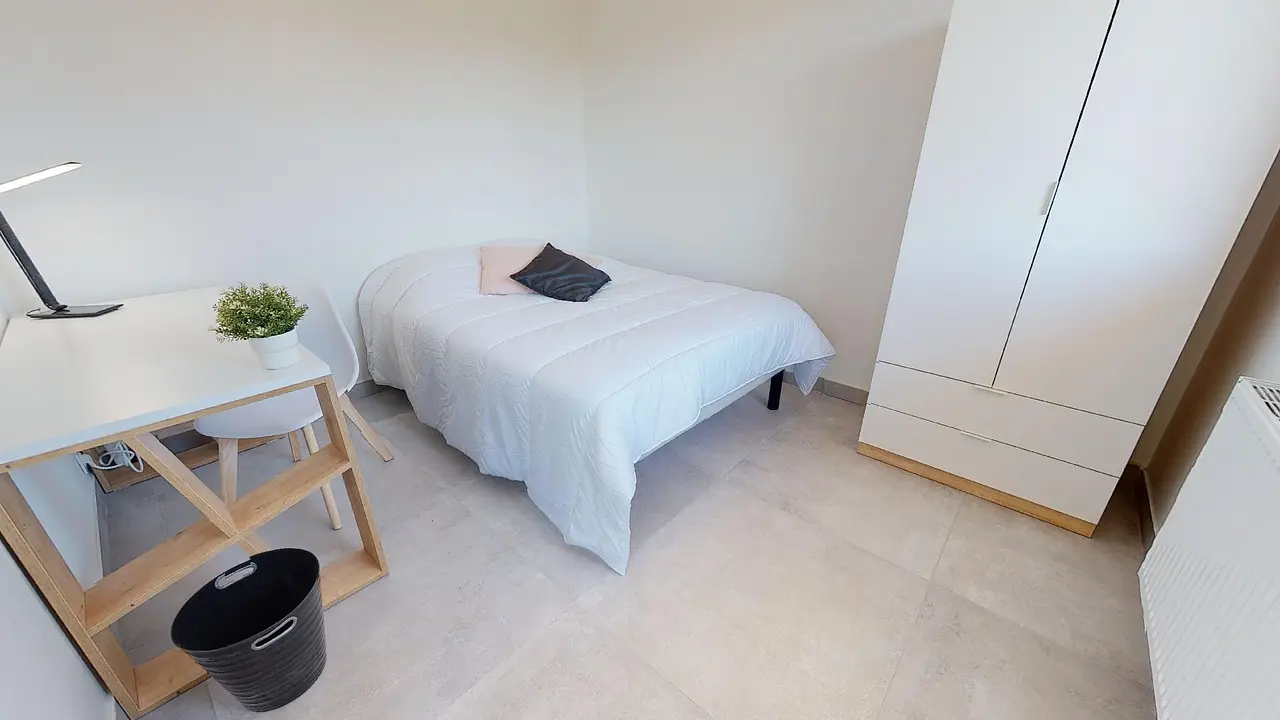 Colocation meublée de 75.0m2 - 489€ - Bron